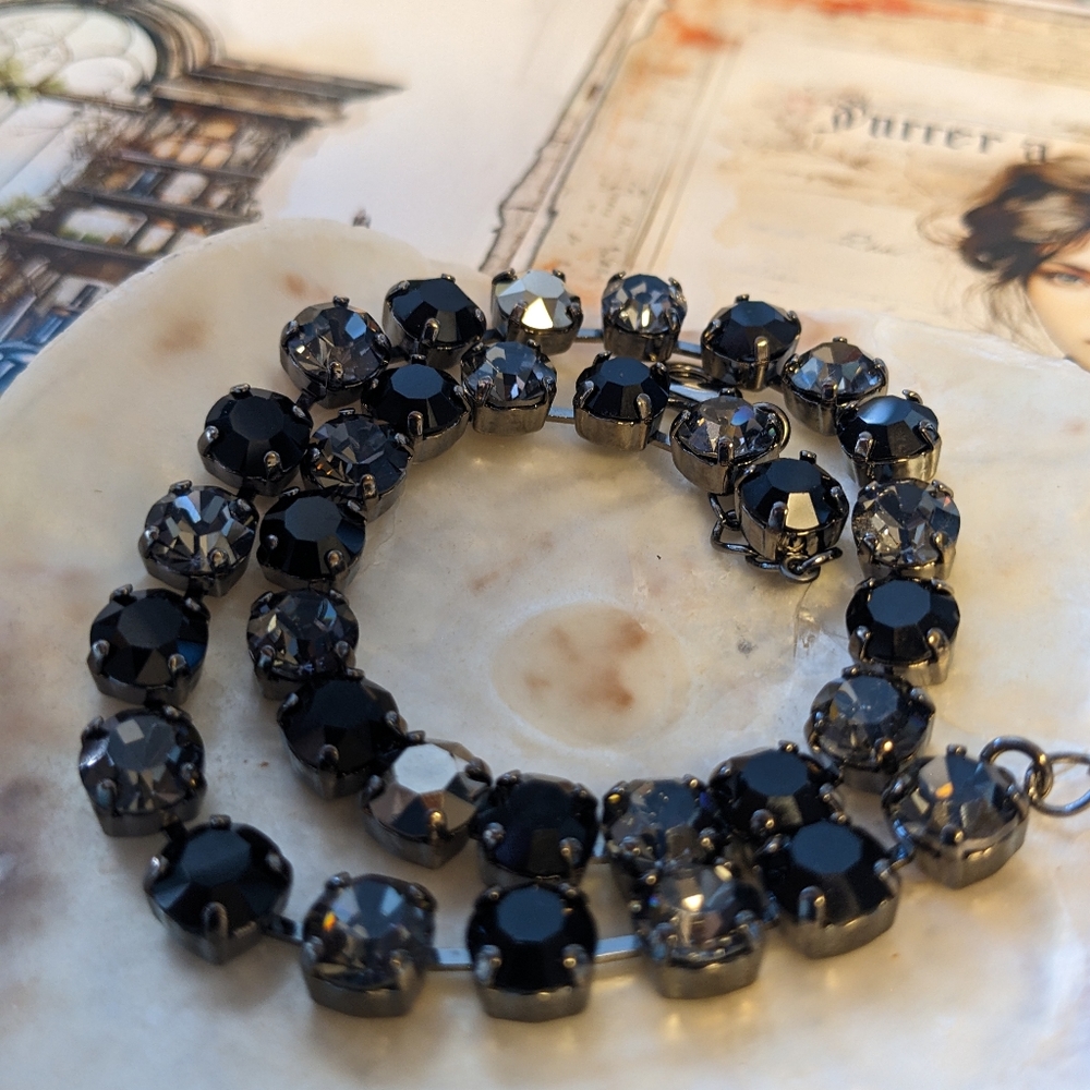 Black Jet and Gray Crystal in Classic Necklace & Earrings in Gunmetal - Picture 8 of 8